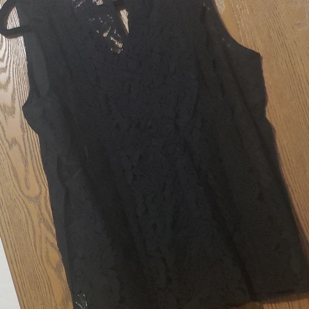 New boutique lace V Neck tank - Picture 6 of 7
